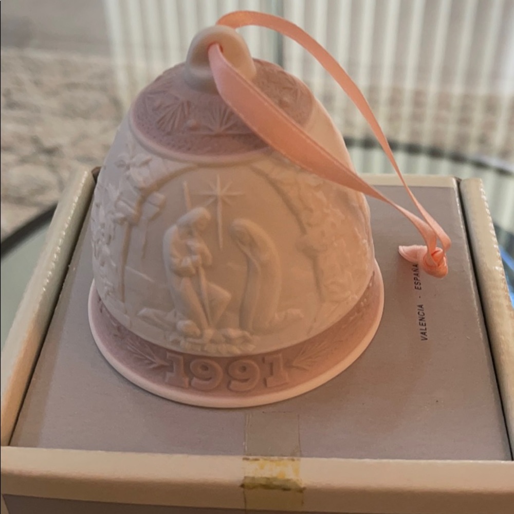 Lladro 1991 Christmas Bell